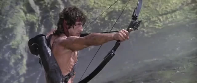 Βίντεο: Θυμάστε τα εκρηκτικά βέλη του Τζον Ράμπο; – Τι θα συνέβαινε αν τα χρησιμοποιούσατε σε αληθινούς στόχους